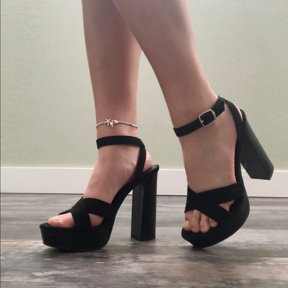 black heels 🌚✨